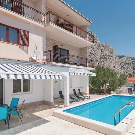 Six-bedroom Holiday In Vakantiehuis Omiš