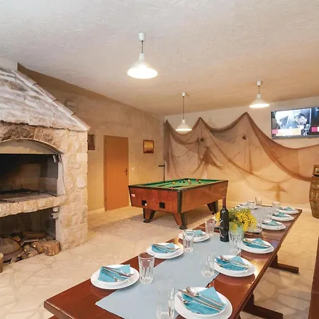 Six-bedroom Holiday In *