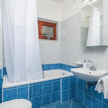 Six-bedroom Holiday In Vakantiehuis