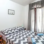 بيت للعطل Six-bedroom In أوميس