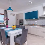 بيت للعطل Six-bedroom In أوميس