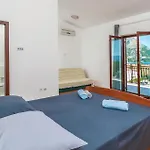 بيت للعطل Six-bedroom In *