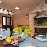 بيت للعطل Six-bedroom In