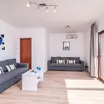 بيت للعطل Six-bedroom In