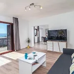 بيت للعطل Six-bedroom In
