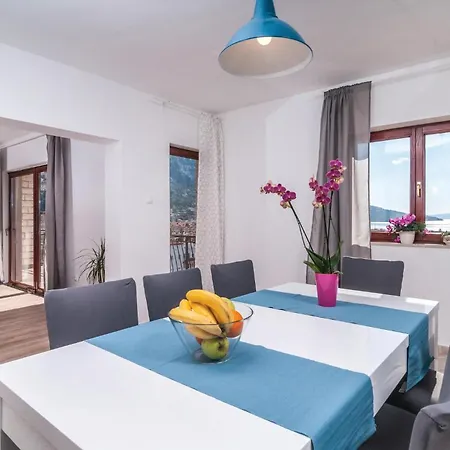 Six-bedroom In Σπίτι διακοπών