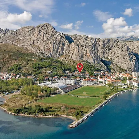 Six-bedroom In Omiš