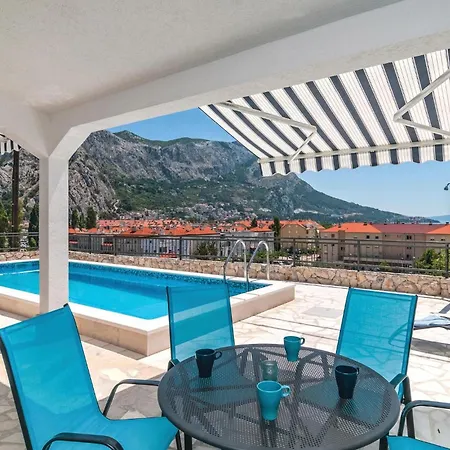 Six-bedroom In Omiš