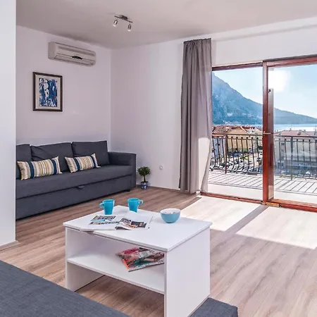 Six-bedroom In *