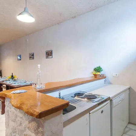 Six-bedroom In Σπίτι διακοπών *