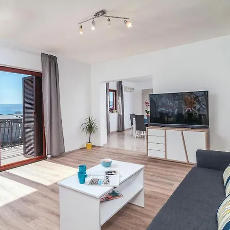Σπίτι διακοπών Six-bedroom In